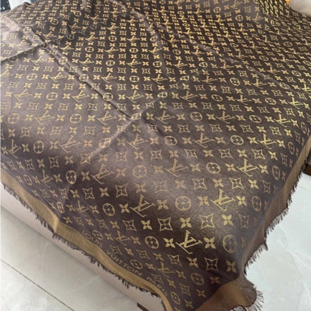 Authentic Louis Vuitton Monogram Shawl in Brown and Gold - Picture 3 of 4